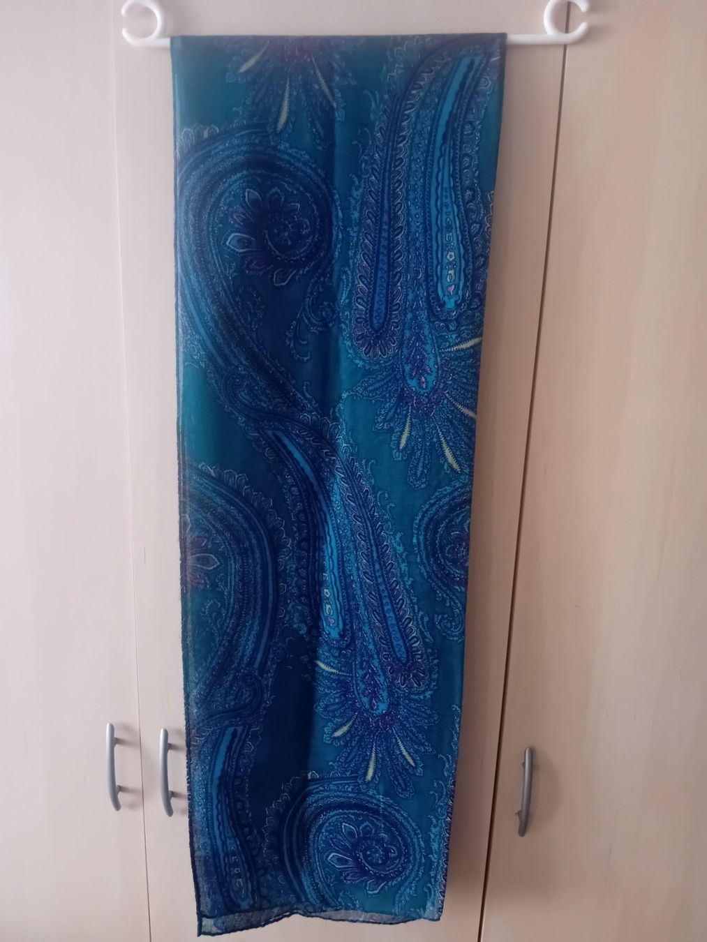 Foulards, Tücher & Schals: Schal aus 100% Viscose – Gebraucht aus Allschwil von Beautyskin
