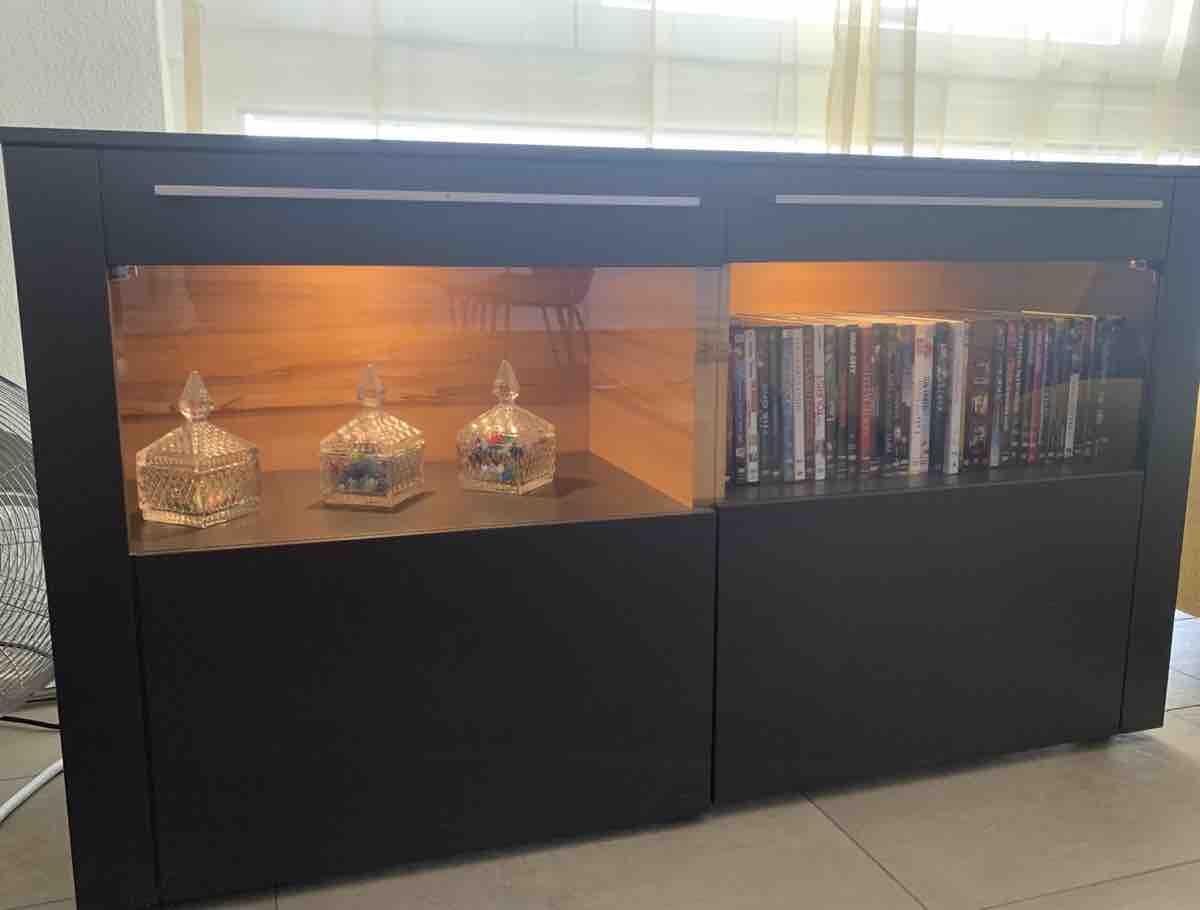 Commodes: Sideboard mit Beleuchtung gebraucht – D'occasion à Neuhausen par sou_t9p8