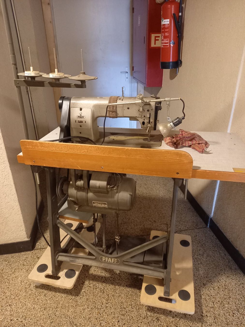Pfaff Machines à coudre: Pfaff Industrienähmaschine – D'occasion à Lauperswil par Carman150