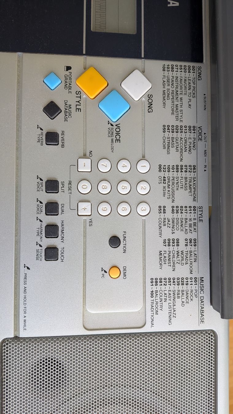 Yamaha Strumenti musicali: Yamaha PSR-E323 YTP-320 – Usato da Brittnau venduto da luc_b7f5 1