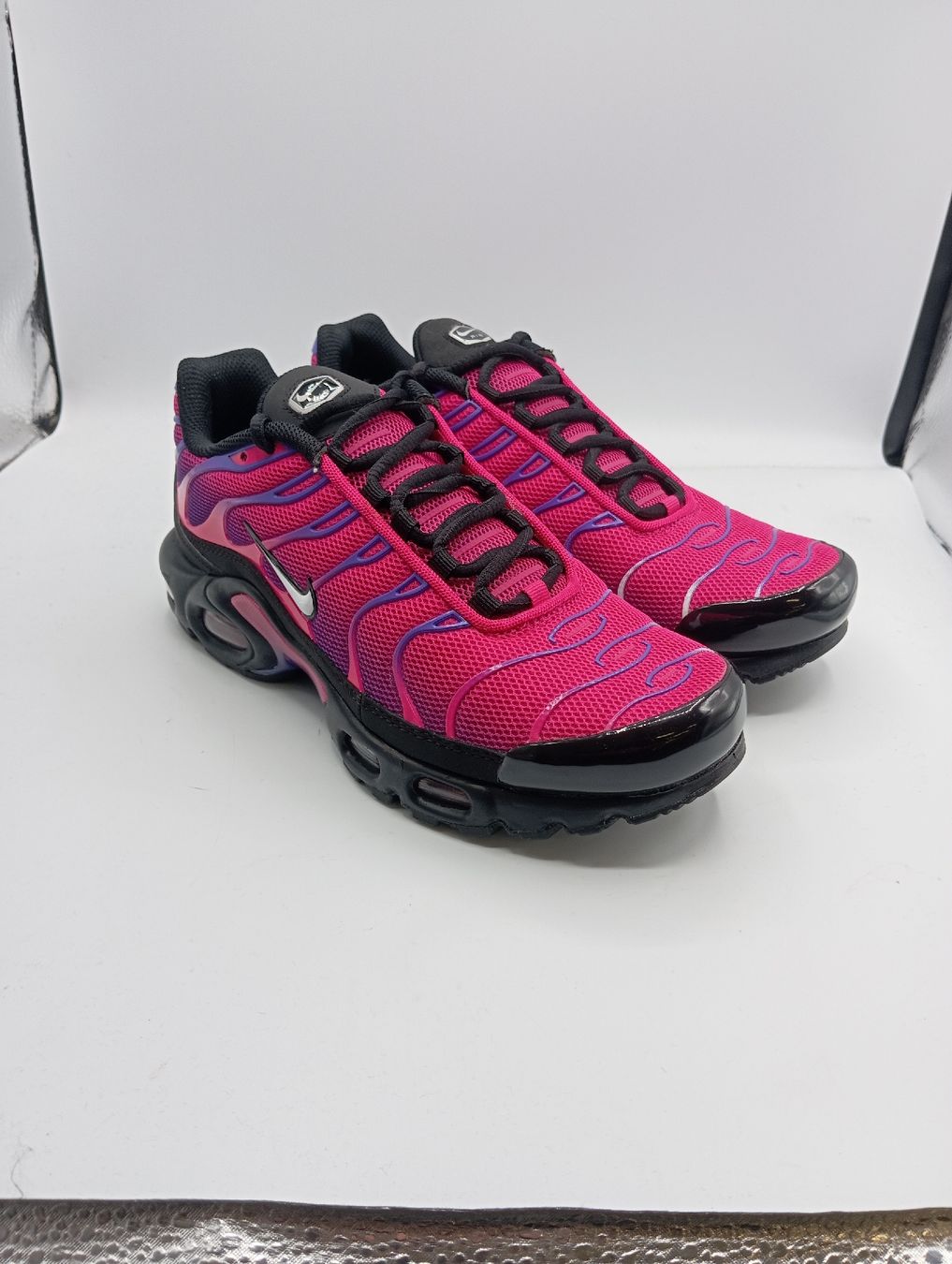 Nike Herrenschuhe: Nike Air Max Plus - Fireberry (EU39) – Neu und originalverpackt aus Schaffhausen von outlez 2