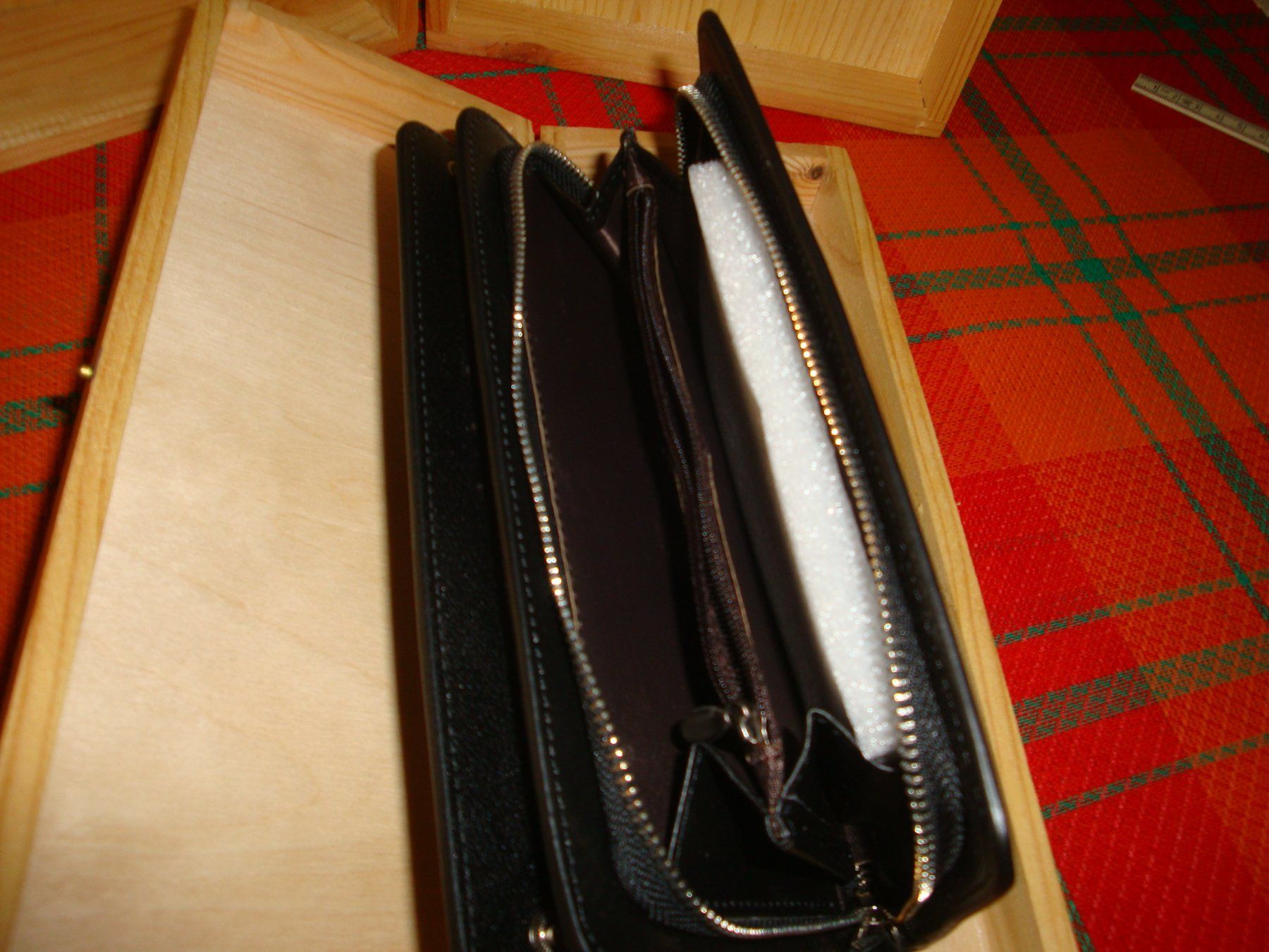 Brieftaschen: Brieftasche – Neu und originalverpackt aus Enggistein von mach1 4
