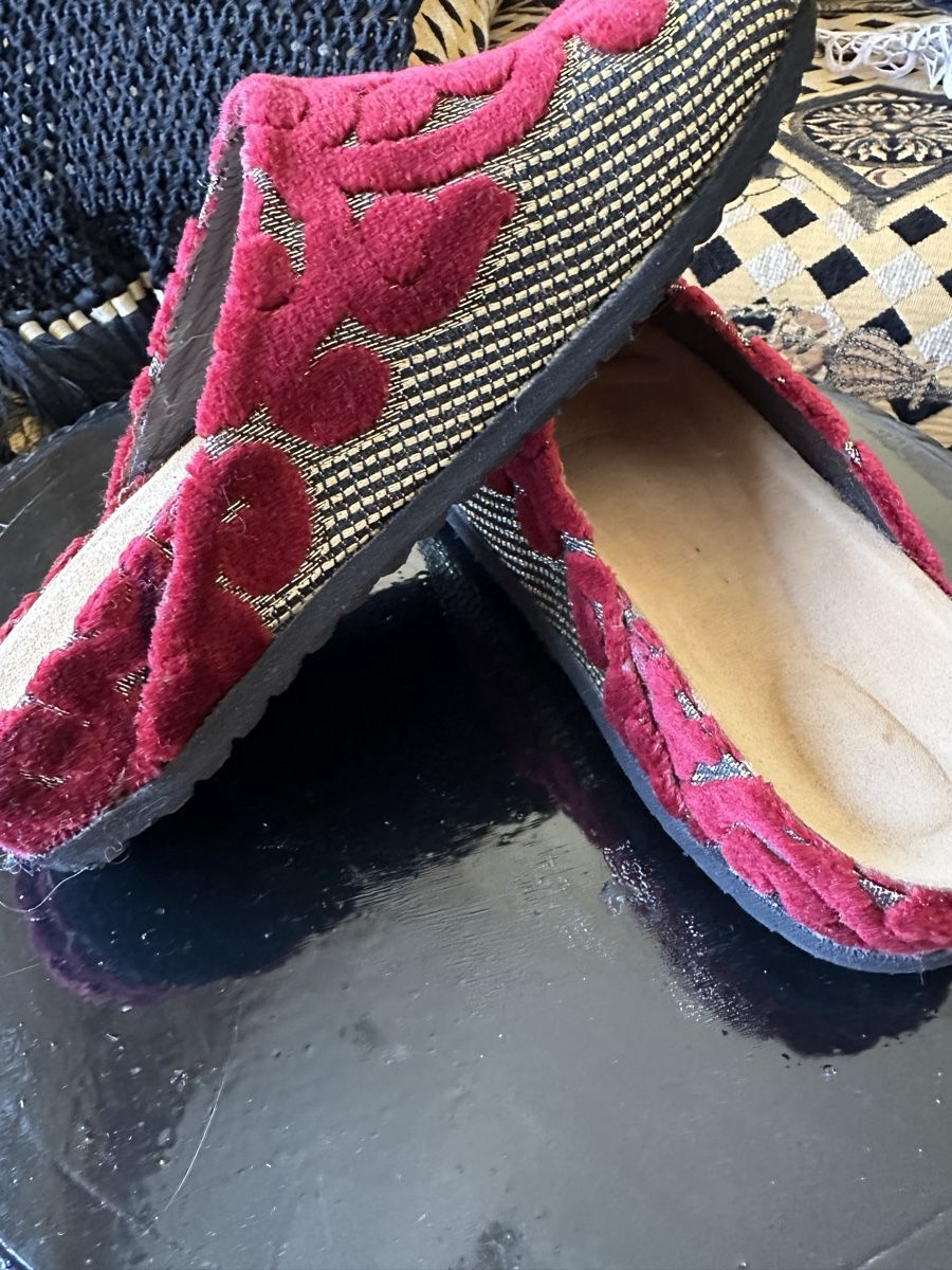 Damenschuhe: Schuhe/ Halbschuhe/ Hausschuhe Handgefertigt – Neu und originalverpackt aus Opfikon von Zentou 2
