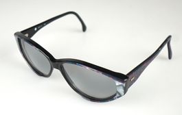 Sonnenbrille mit schönem Muster