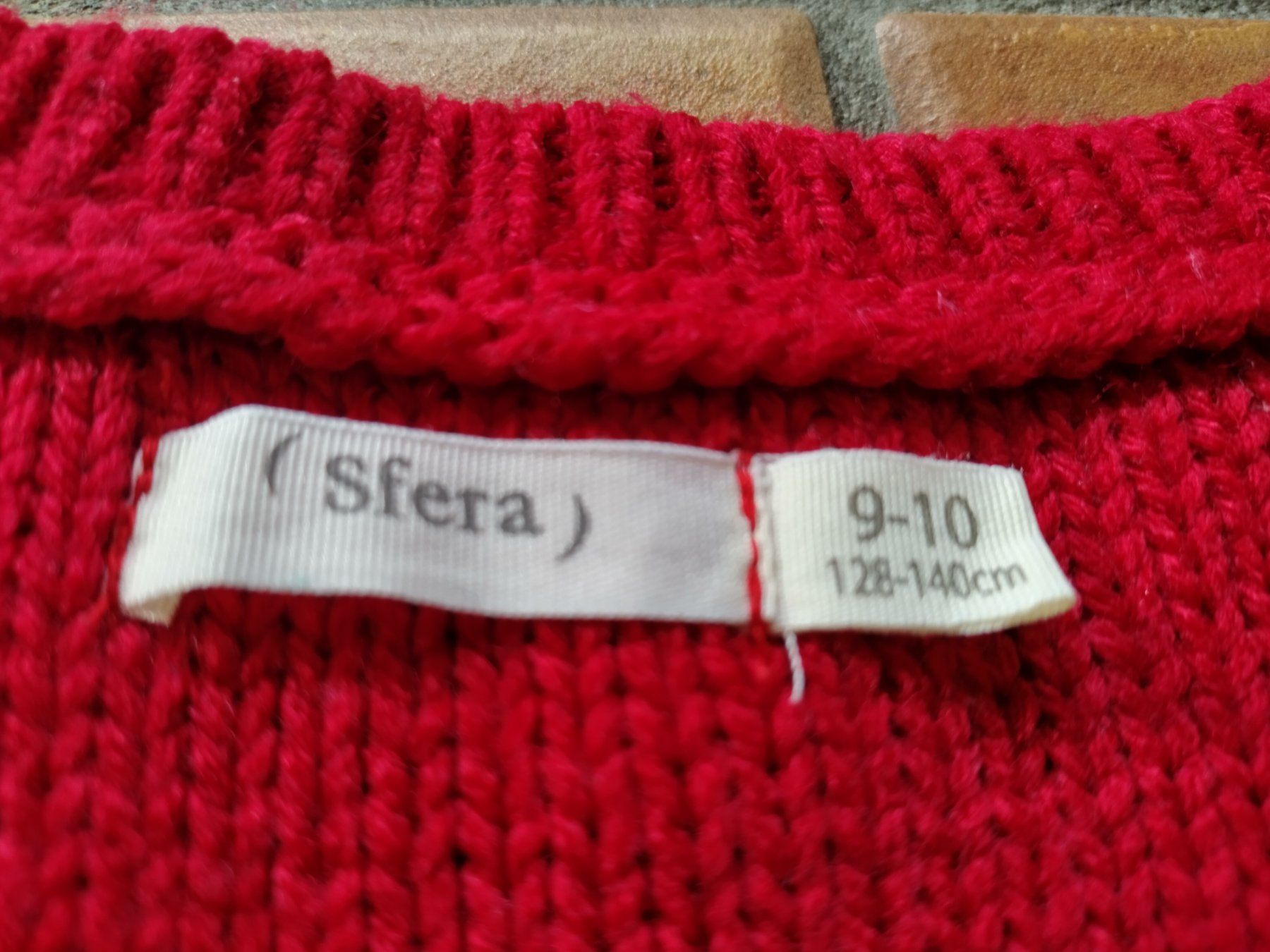 Maglioni & Felpe: warmer festlicher roter Pullover mit Stern Mädchen, 134 -140 – Usato da Densbüren venduto da TutaLarsen 3
