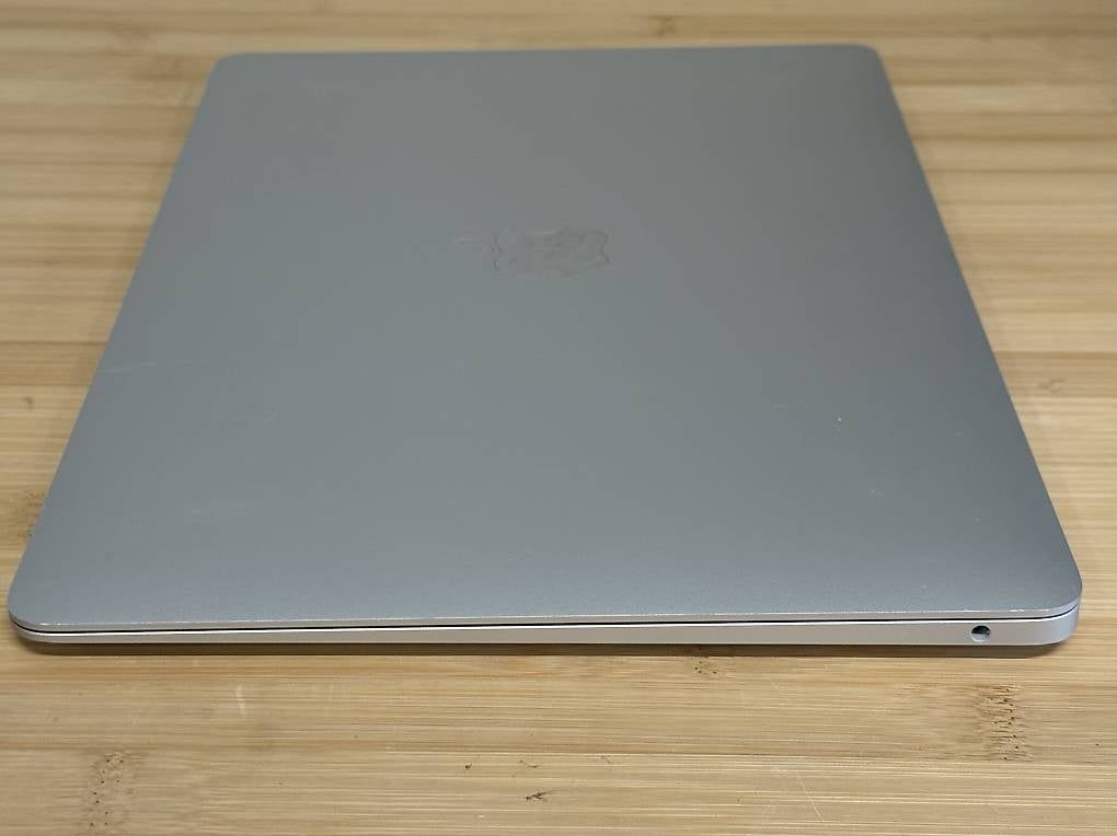 Portables: Macbook air M1 - 8Go ram  – D'occasion à La Chaux-de-Fonds par Honit 1