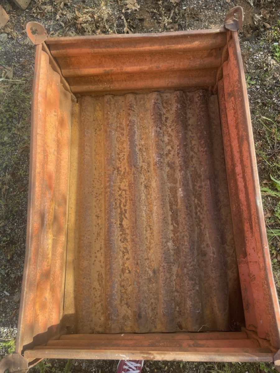 Contenitori & Simili: Stapelbehälter Metall rot gebraucht  – Usato da Weinfelden venduto da MayBlitz1969 2