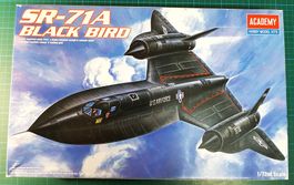 Lockheed  SR-71A   "Black Bird"  Academy  M 1:72