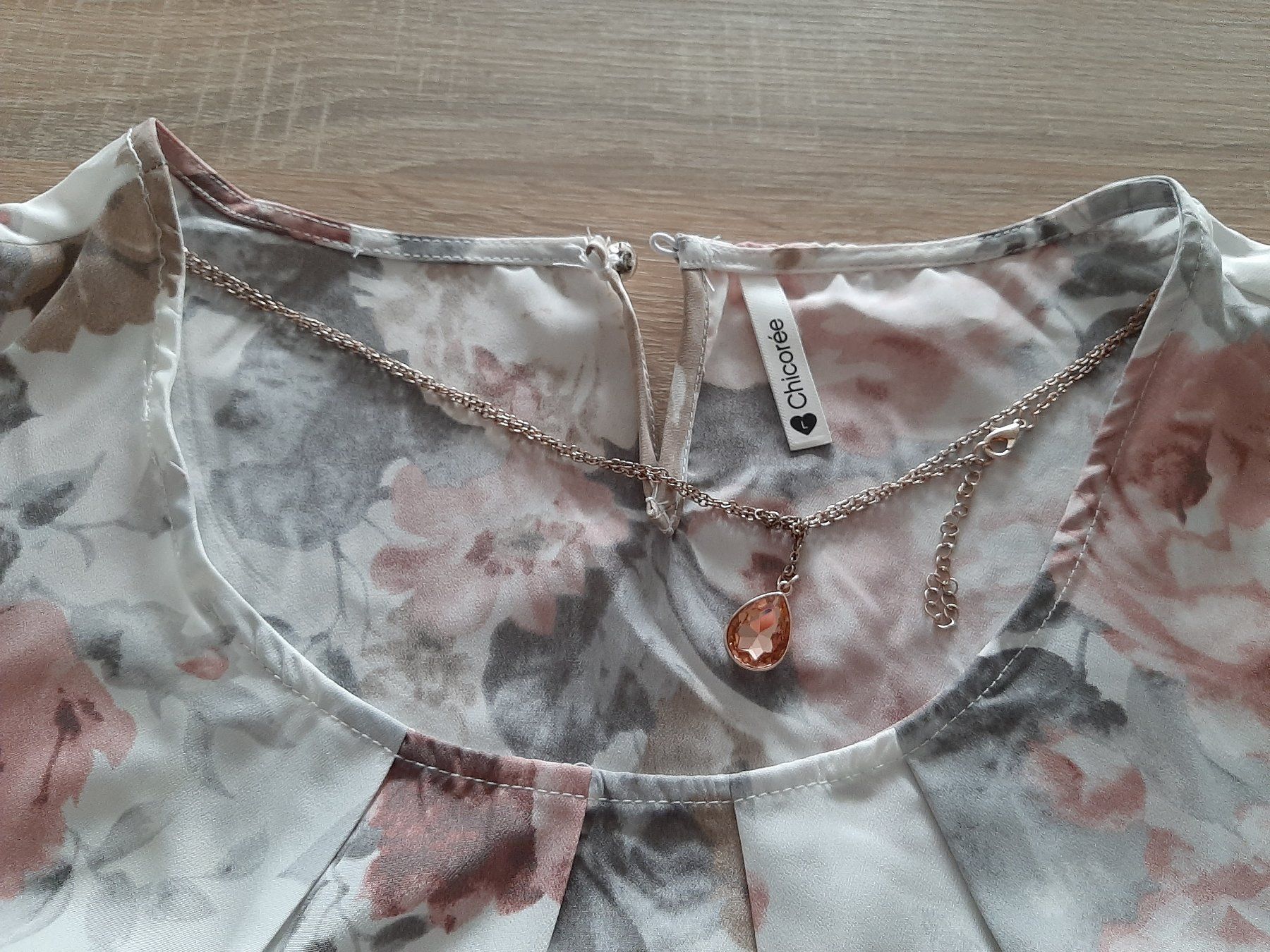 Blusen: Chicorée Bluse ärmellos Blumenmuster Grösse L mit Kette – Neu (gemäss Beschreibung) aus Menziken von Rien1 2
