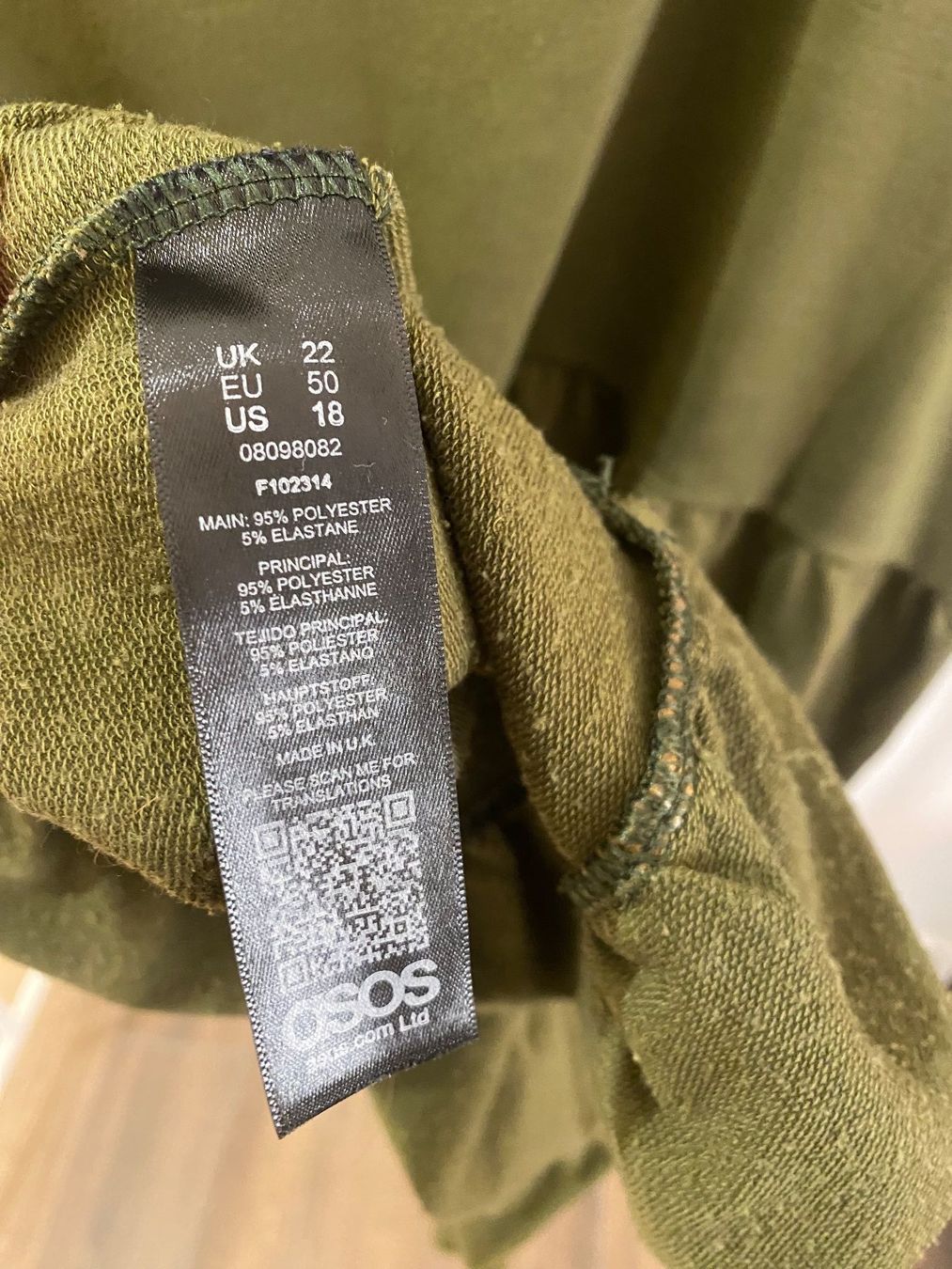 Asos Kleider: Asos Kleid mit Rüsschen Abschluss oliv Gr. 50 – Defekt aus Pratteln von a23_j2gs 7