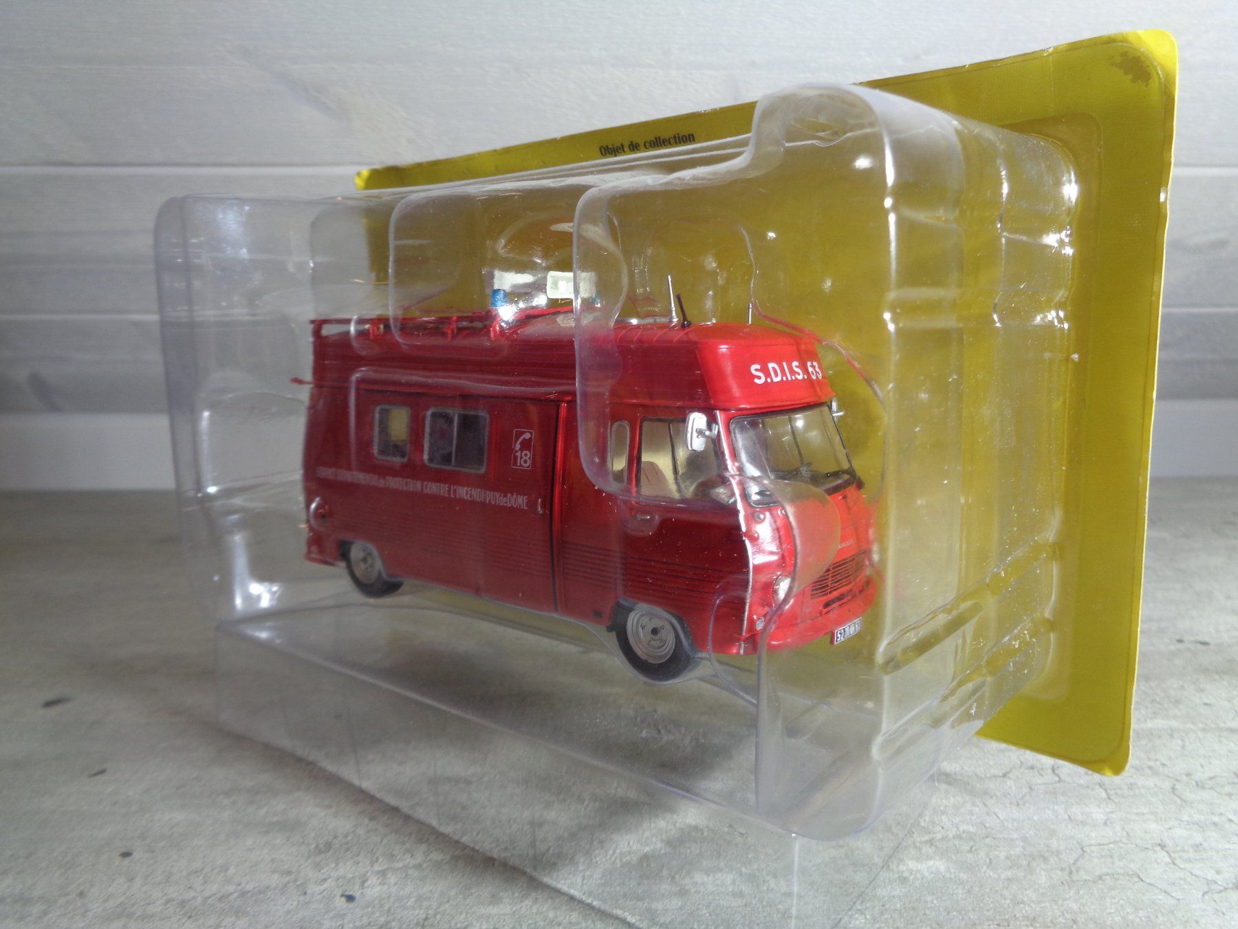 Peugeot Modellini d'auto: Hachette 1:43 Pompier Peugeot J7 – Nuovo e nell'imballaggio originale da Reconvilier venduto da rallycar