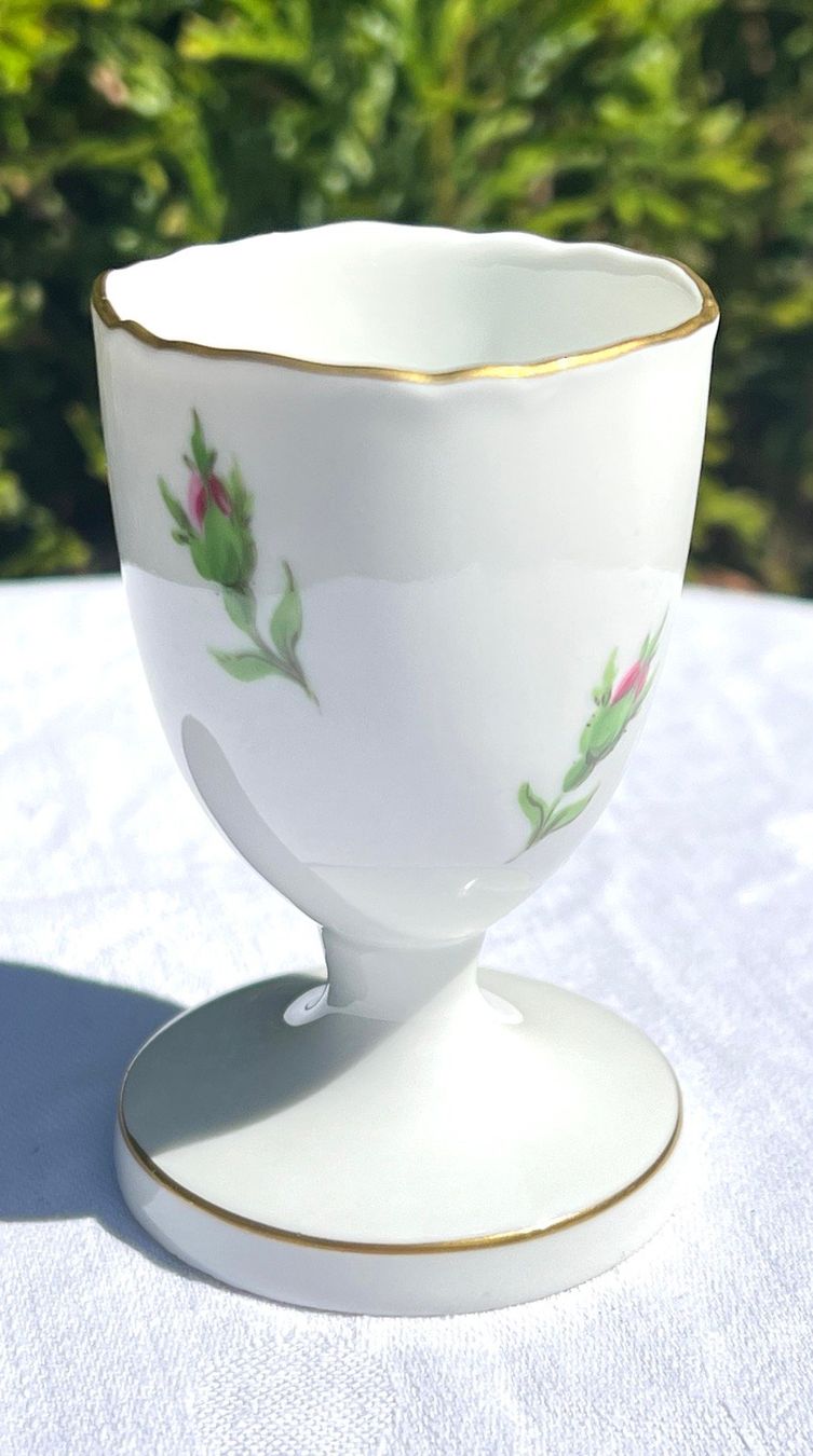 Autre vaisselle: Meissen Eierbecher "Rote Rose" mit feinem Goldrand – Neuf (Voir description) à Oberrüti par Sabbi 3
