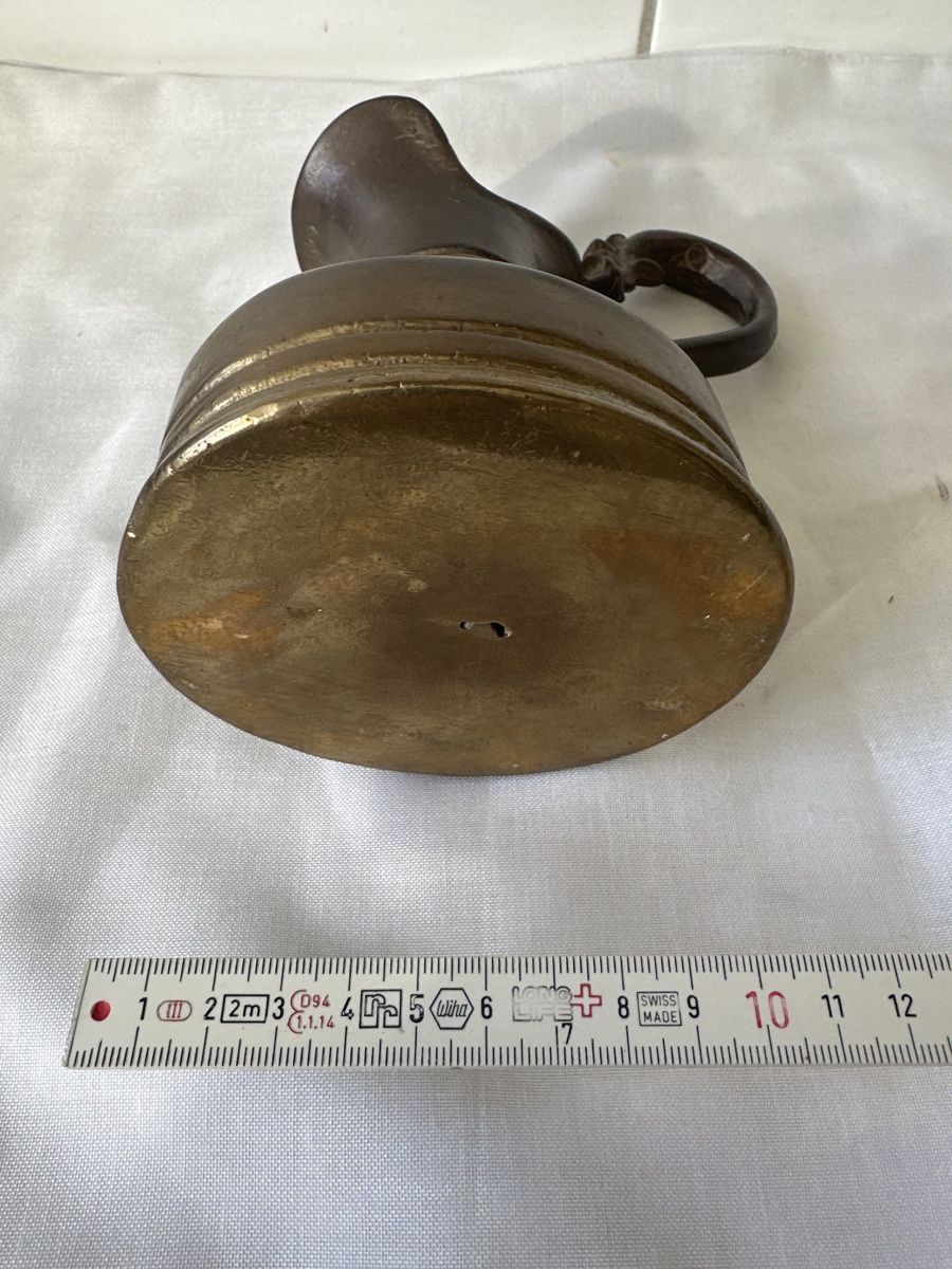 Carafes: Antike Messingkanne mit  Dekor – D'occasion à Zürich par Chaeffeler 4