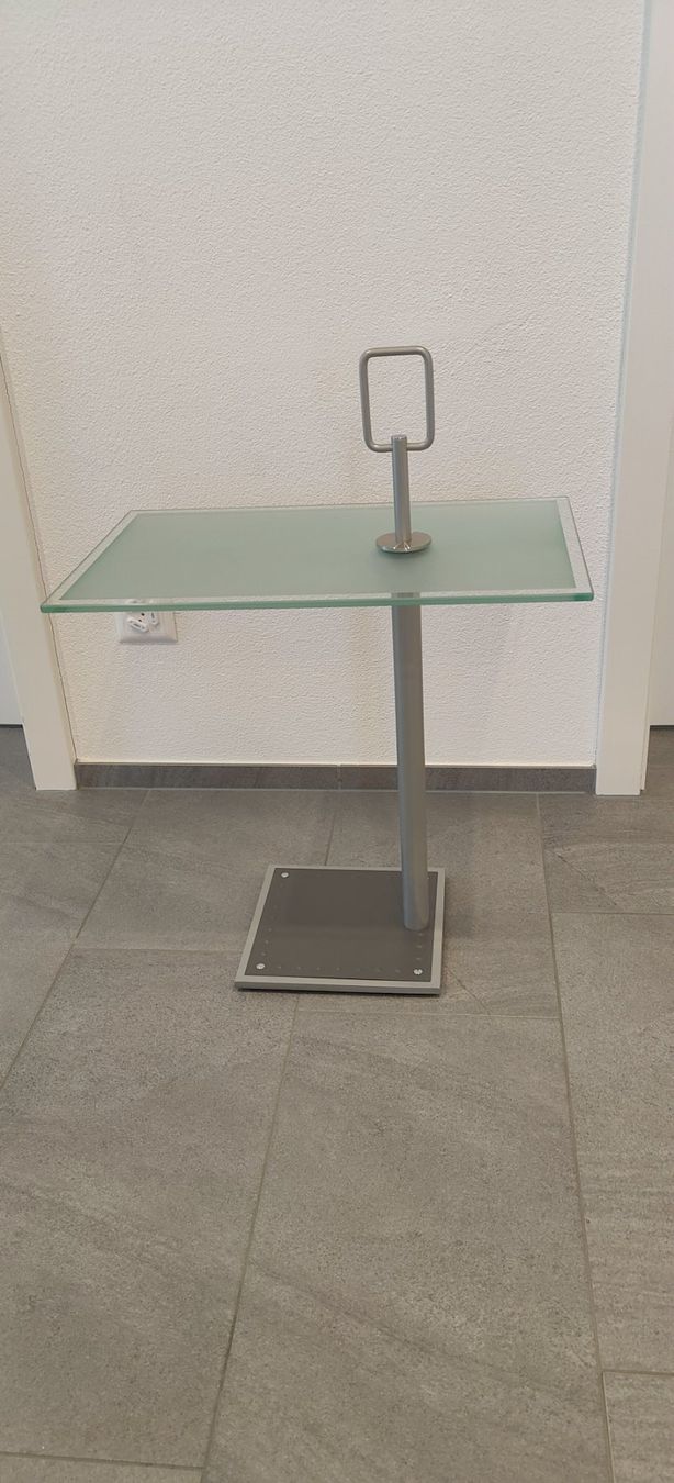 Tavoli: Eleganter Design-Beistelltisch aus Glas – Usato da Schänis venduto da Achim1975 2