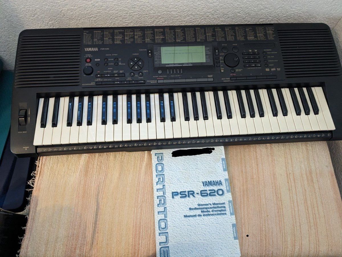 Yamaha Musikinstrumente: Keyboard Yamaha PSR-620 – Gebraucht aus Zürich von