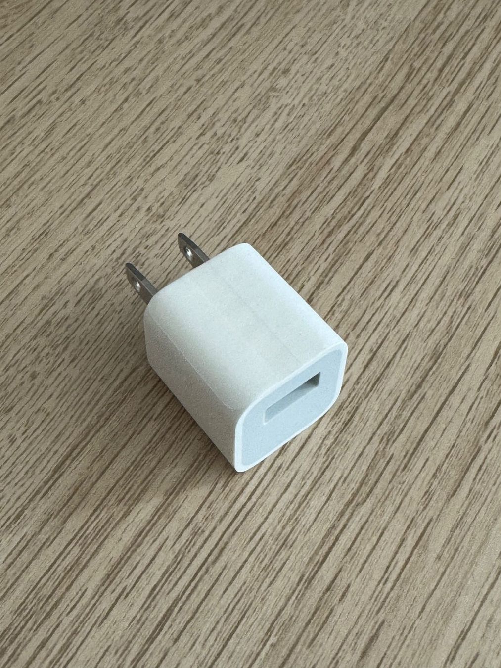 Apple Unità & Adattatore: Original Apple 5W USB Power Adapter (110V / US Version) – Nuovo e nell'imballaggio originale da Ebikon venduto da aktsmrt 1