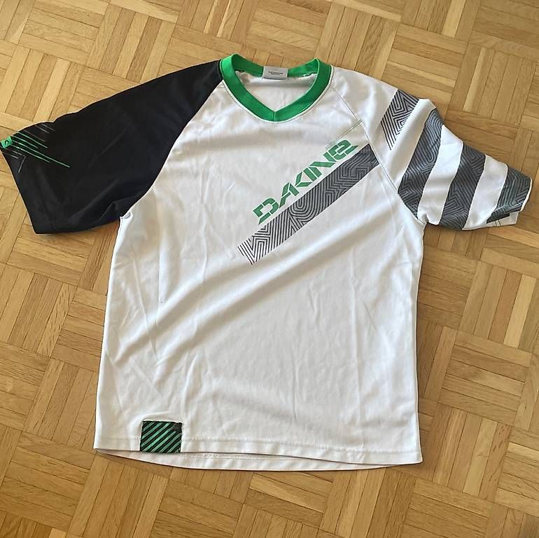 Leibchen & Hosen: Bike Shirt Dakine – Gebraucht aus Engelburg von san_z6qd