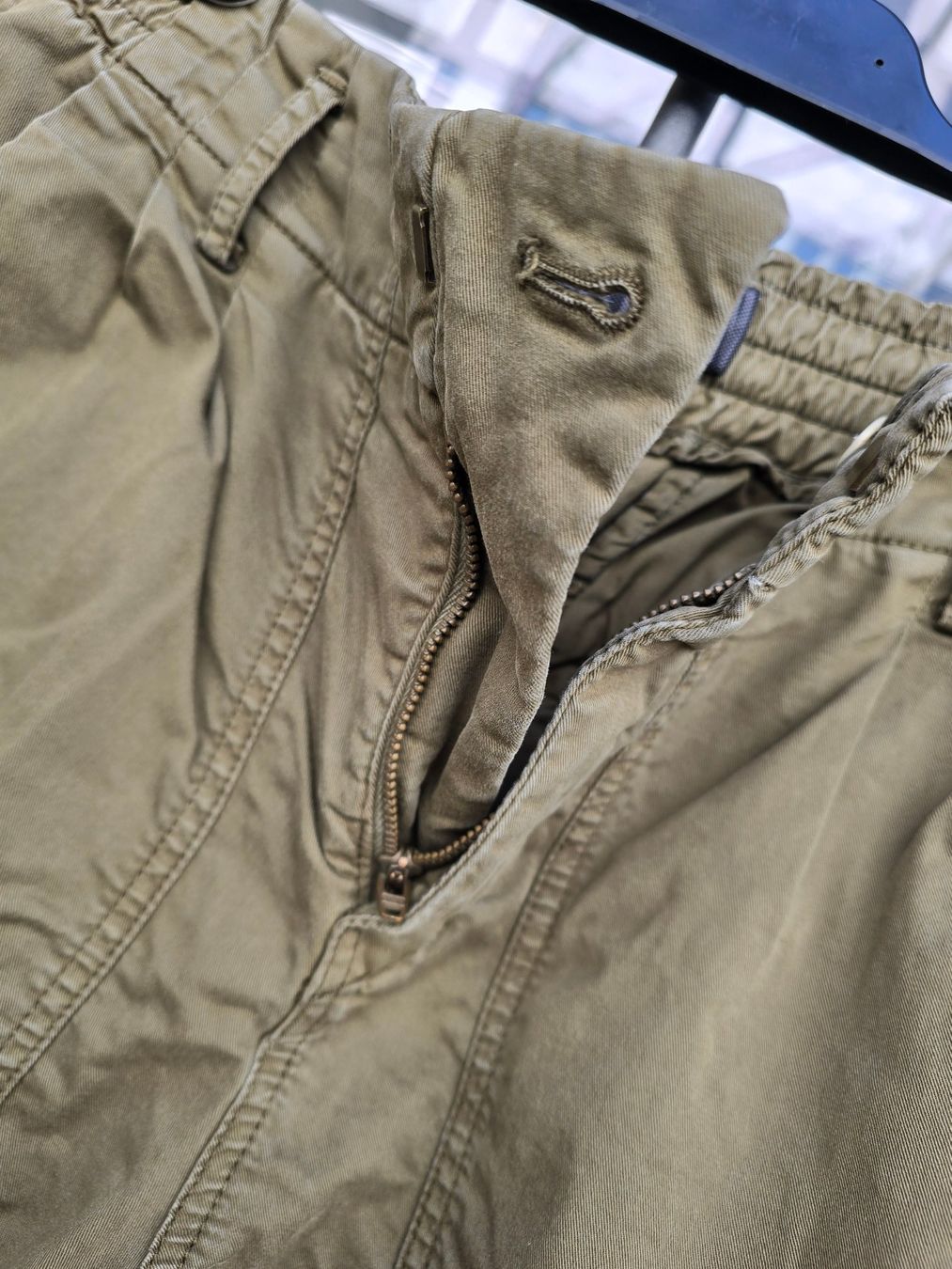 Drykorn Hosen: Kleidung: Hose olive/DRYKORN, Gr. 28 – Gebraucht aus Romanshorn von Rachacha 4