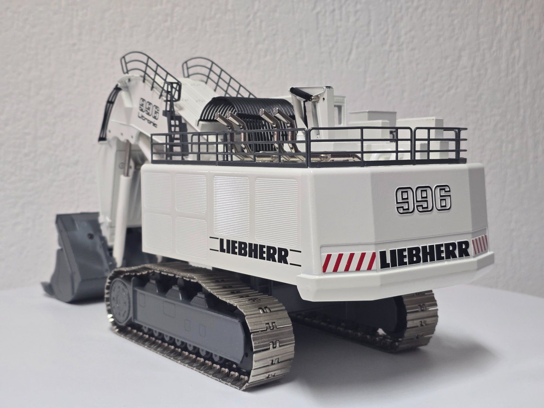 Conrad Modellini d'auto: Conrad 2811, Liebherr 996, weiss, Schaufelbagger, Vitrine – Nuovo (secondo la descrizione) da Kloten venduto da Nicola2 8