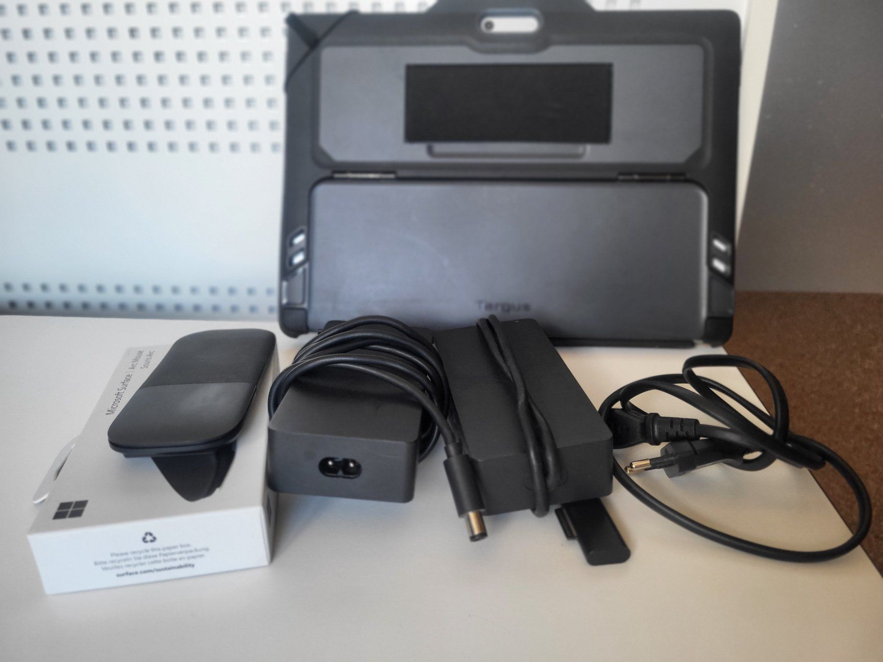 Microsoft Notebook: Microsoft Surface Pro 8 + Mouse Arc et chargeur, super état – Usato da Cheseaux-sur-Lausanne venduto da Armani7 1