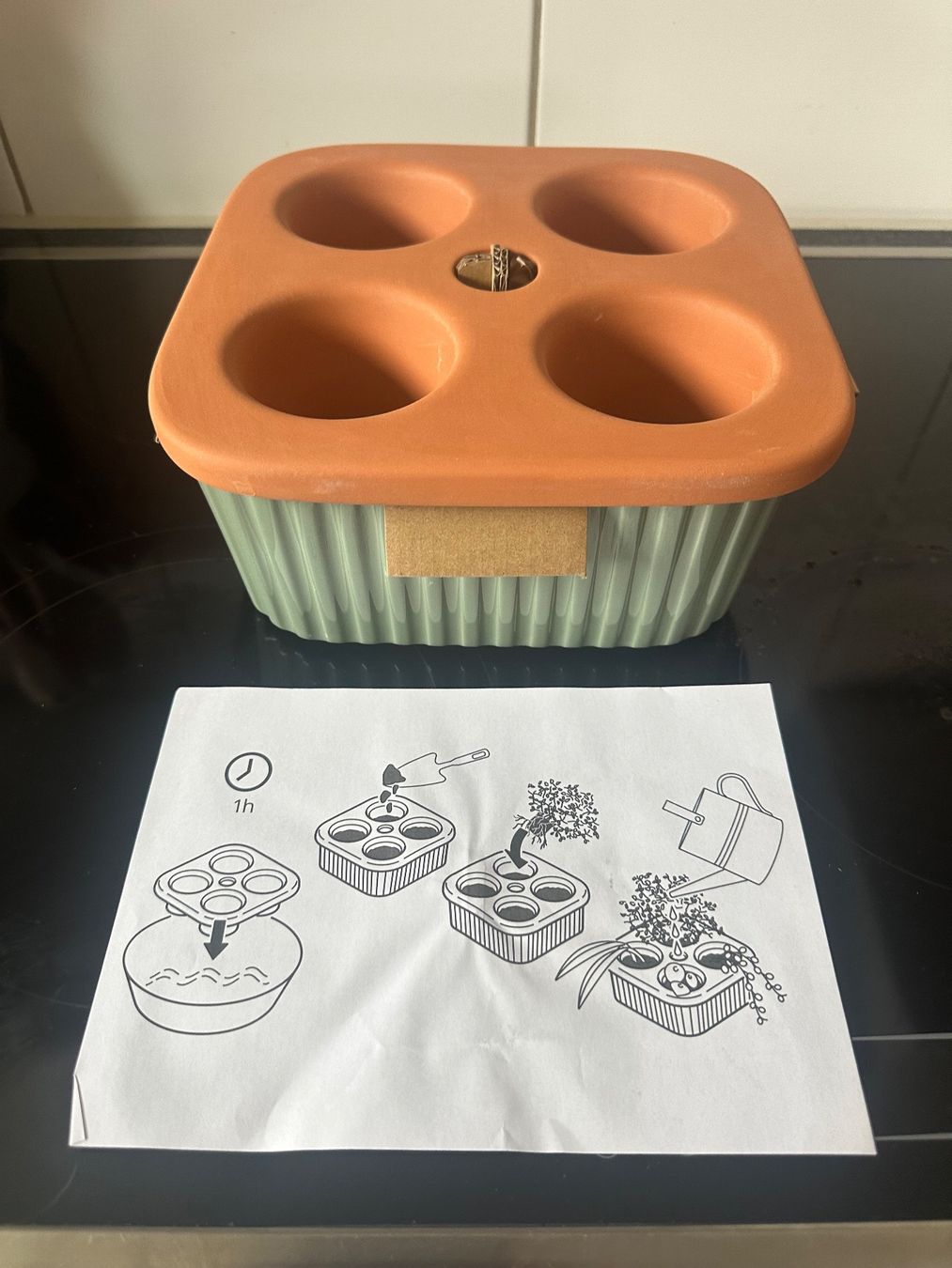 Blumentöpfe: DIY Bewässerungssystem Kräutertopf, neuwertig! – Neu und originalverpackt aus Bolligen von Mitica