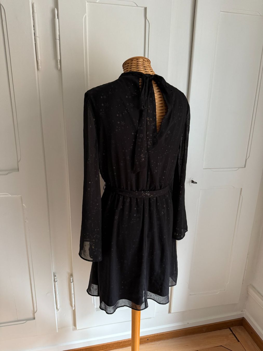 Primark Kleider: Chiffonkleid schwarz mit Sternen 38 – Gebraucht aus Zürich von Diazaio 2