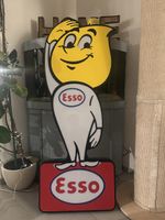 Exceptionnele enseigne lumineuse Esso XXL