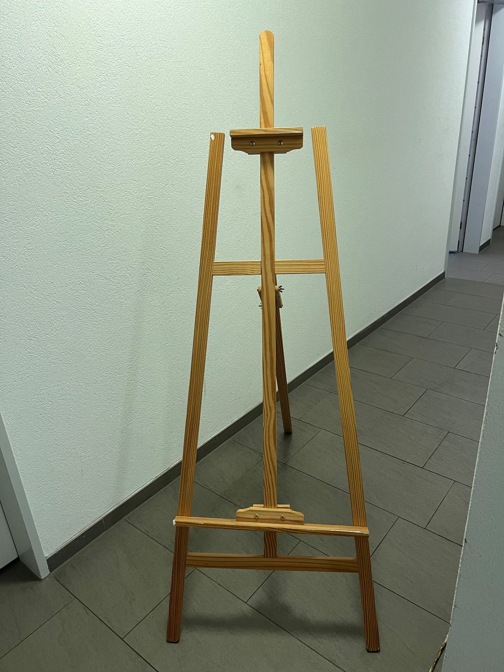 Staffelei Holz verstellbar guter Zustand (Gebraucht) in Muttenz für CHF 35 – nur Abholung auf Ricardo kaufen