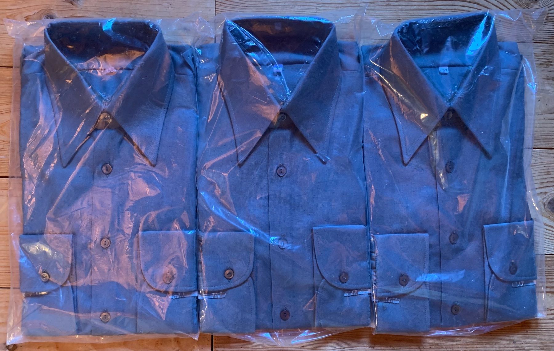 Schweizer Armee Camicie: 3 Uniformhemden der CH Armee – Nuovo (secondo la descrizione) da Goldingen venduto da Bergler012