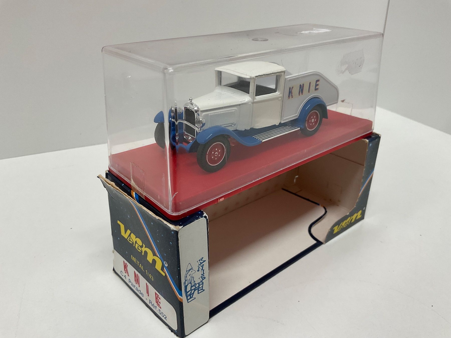 Ford Modellini d'auto: No. 552  Verem, Modellauto, Knie C4 Parade, 1:43, OVP – Usato da Chur venduto da Chur75