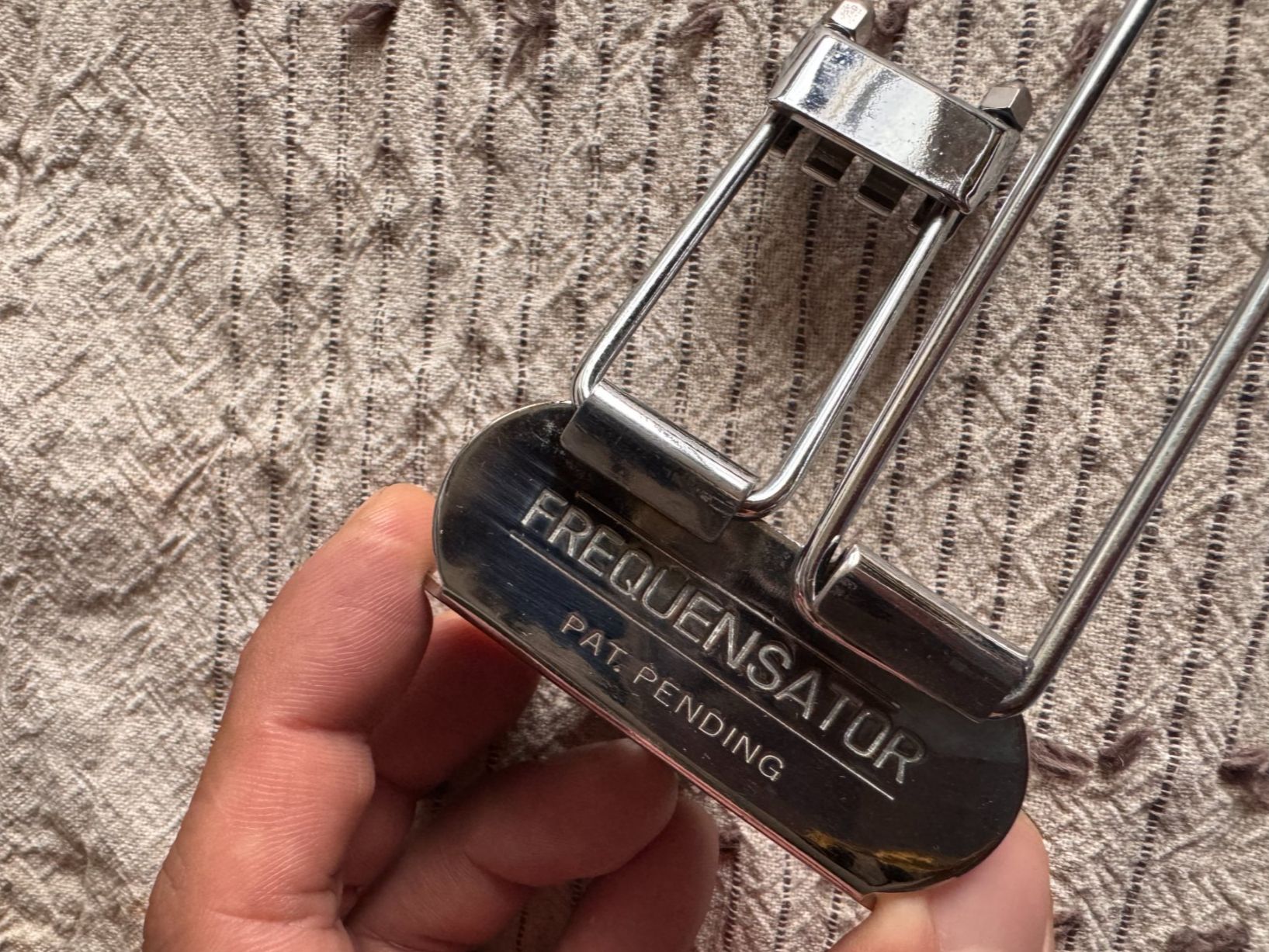 Strumenti musicali: Epiphone Frequensator Tailpiece, Original "Pat. pending" – Usato da Zürich venduto da NeroMorrison 1