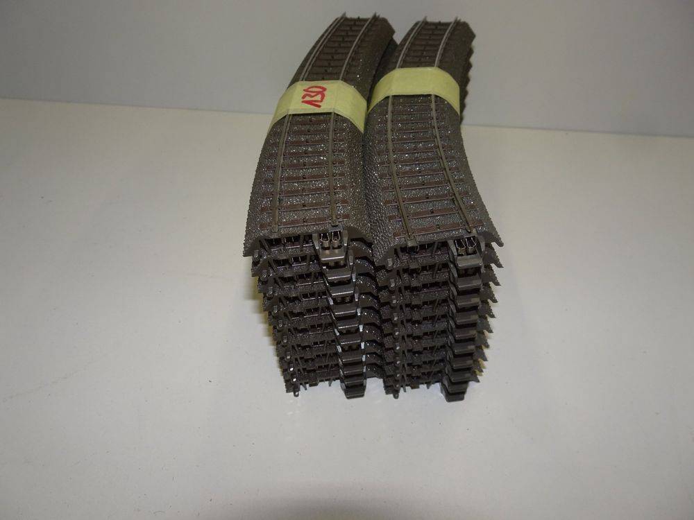Marklin HO Scale Assorted Curved Track Pieces: 24530, 24130 [26] LN