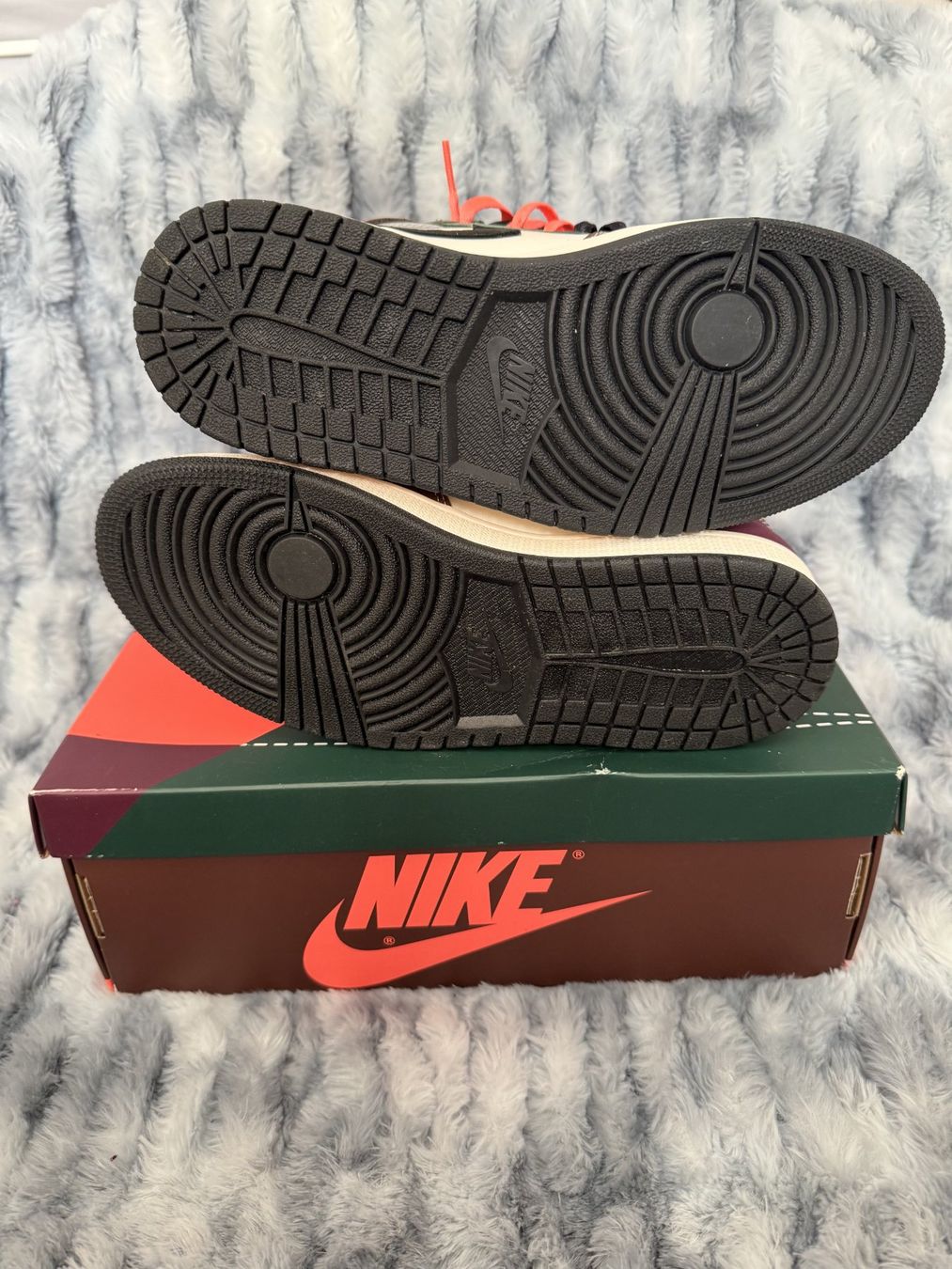 Jordan Scarpe da uomo: Jordan 1 Retro High OG Hand Crafted US 6.5 Men – Nuovo (secondo la descrizione) da Kilchberg ZH venduto da Centipaide 1