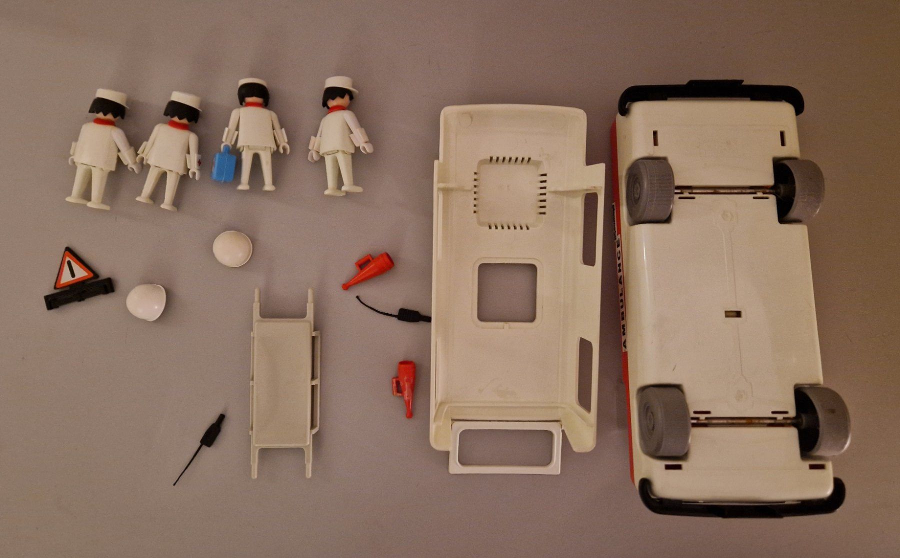 Playmobil Spielzeuge: Playmobil Klicky "Ambulanz" (OVP) – Gebraucht aus Aarau von Vintage1969 4