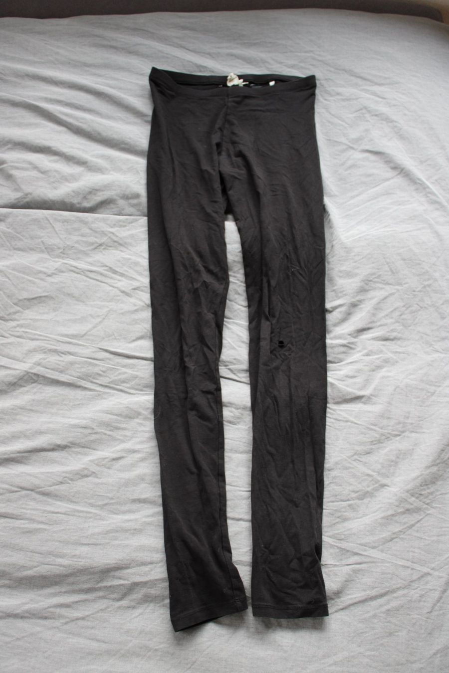 H&M Leggings: schwarze Leggins – Usato da Hombrechtikon venduto da lehnerrr