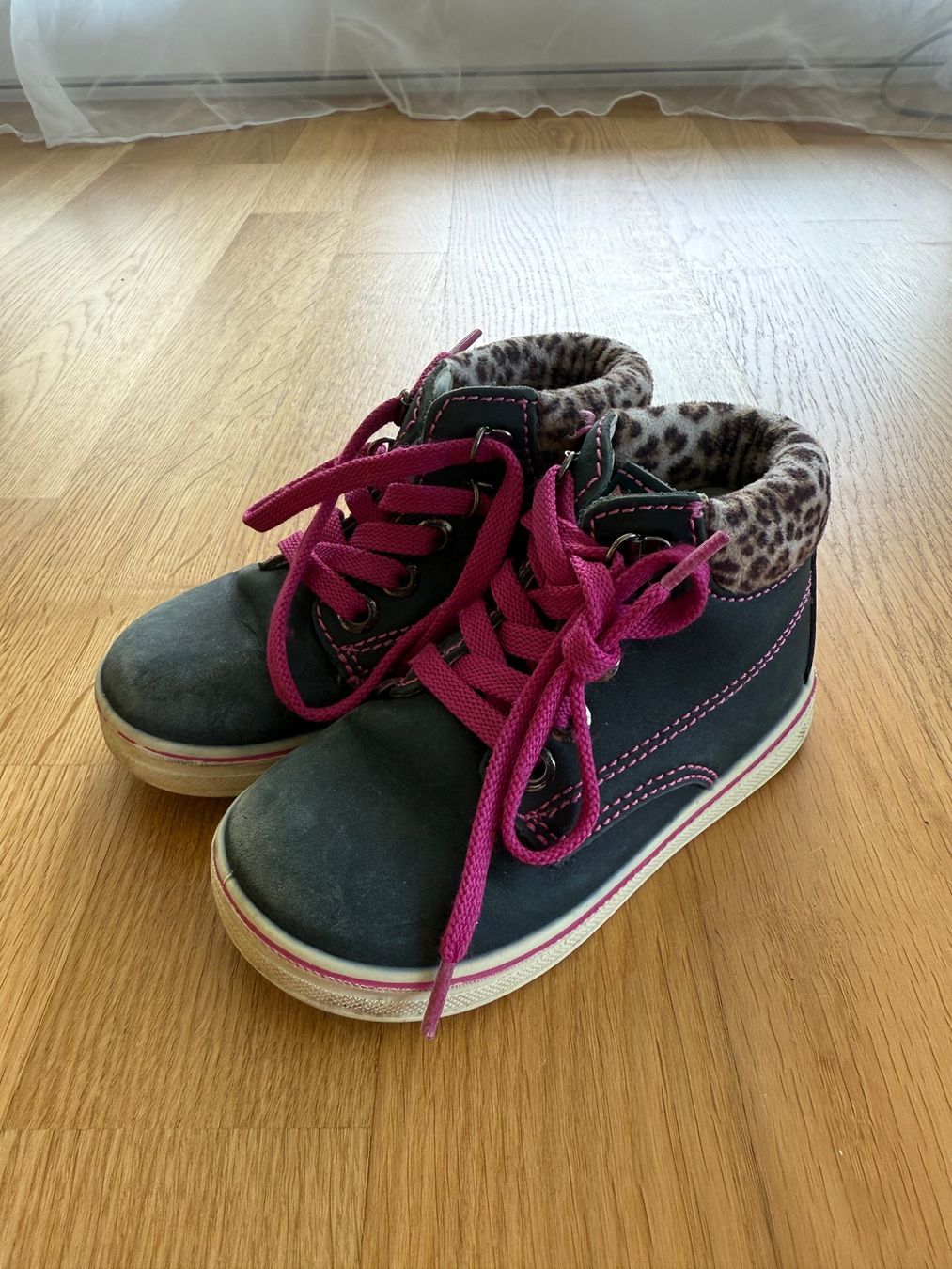 Scarpe per ragazzi: Schuhe Gr. 23 – Usato da Wil SG venduto da stonechat