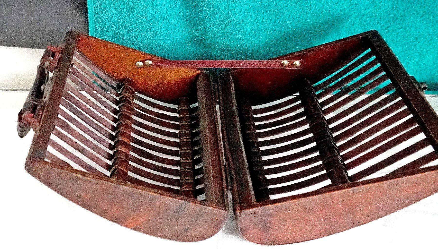 Taschen für Damen: Damen-Handtasche Holz Bambus neu – Gebraucht aus Baar von 2cvbaar 2
