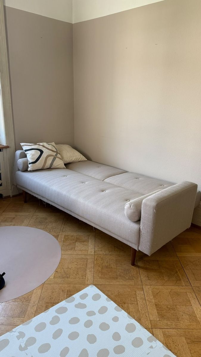 Sofas: Schlafsofa hellgrau mit leichten Schaeden – D'occasion à Baden par Tillhuessy