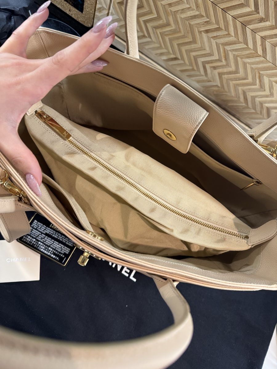Chanel Borse da donna: Authentische Chanel Executive Cerf Tote – Nuovo (secondo la descrizione) da Bülach venduto da Isa.Almeida 1