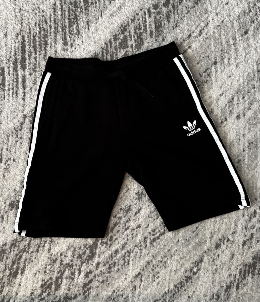Adidas Pantaloni: Short Adidas noir – Usato da Conthey venduto da val_l9md