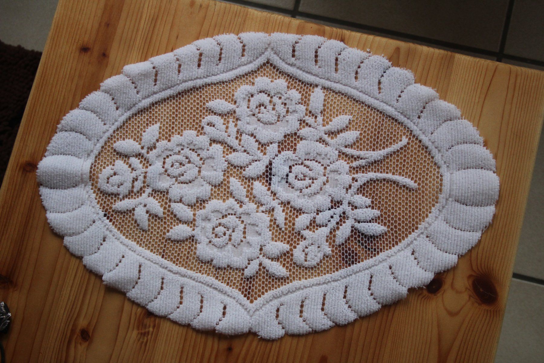 Alle Dekorationen: Stickerei oval Rosen – Gebraucht aus Grenchen von juebo