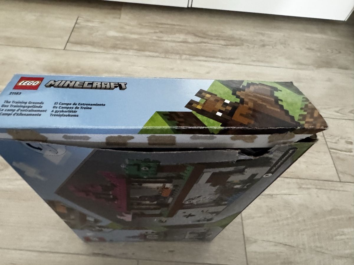 Lego Jeux de construction: LEGO Minecraft The Training Grounds 21183 Karton beschaedigt – D'occasion à würenlingen par Buddy1001 1