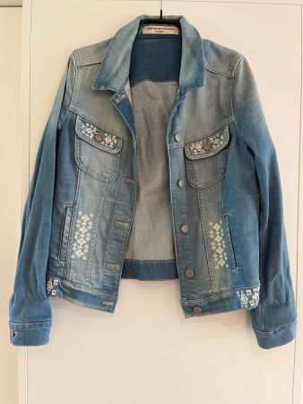 Jeansjacke mit Stickereien, Top Zustand, Grösse 38