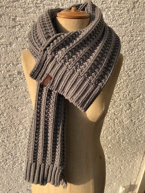 Foulard & Sciarpe: Schal in grau von Superdry – Usato da Küsnacht ZH venduto da Cmunte01 2
