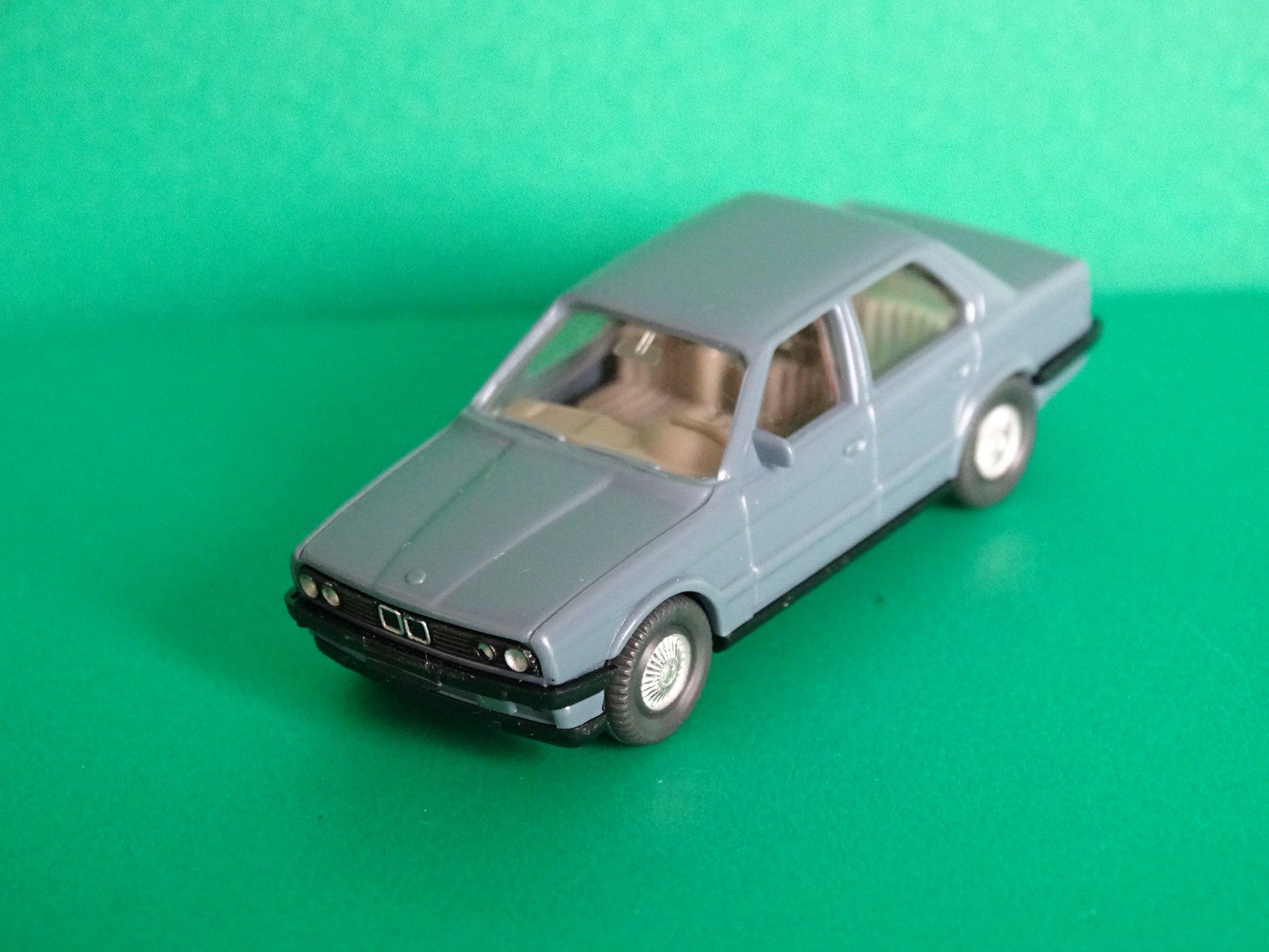 Wiking Modellini d'auto: BMW 320i von Wiking 1/87 – Usato da Bretzwil venduto da Meex