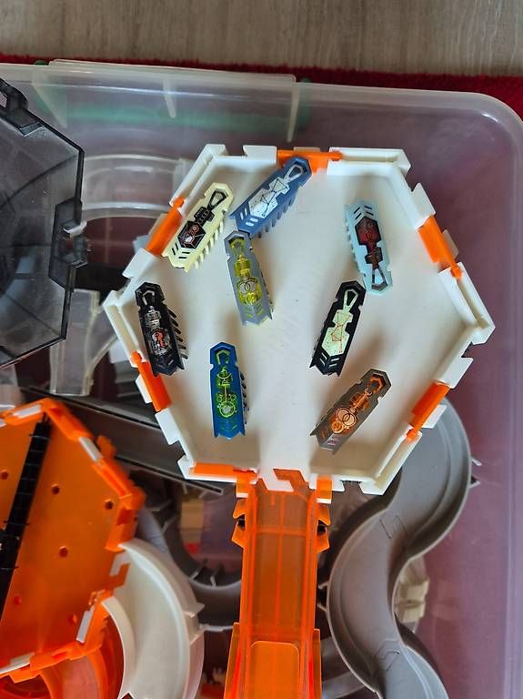 Spielzeuge: HEXBUG Nano   Circuit modulable + Collection de robots – Gebraucht aus Oulens-Echallens von car_95c8