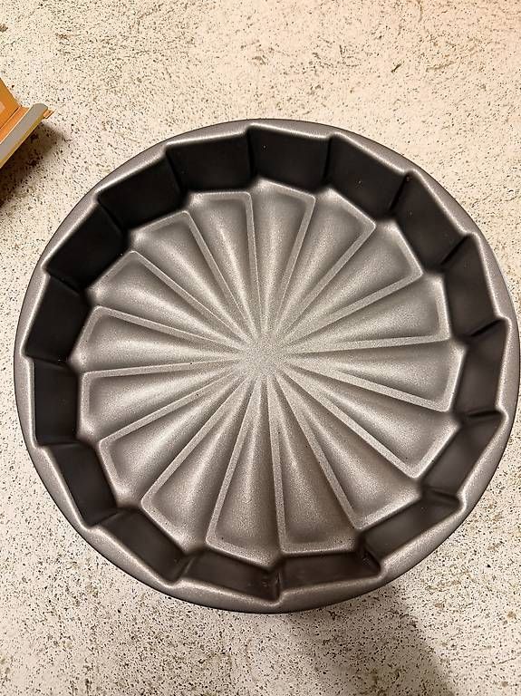 Teglie da forno: Kaiser La Forme Herrentortenform 28 cm  neu – Usato da Bellikon venduto da Schwoscht 1
