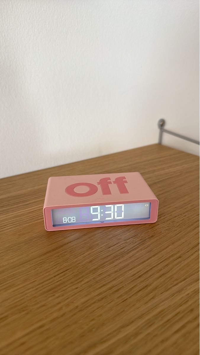 Lexon Wecker: Digitalwecker LEXON Flip Classic in Pink – Gebraucht aus Zürich von db1992