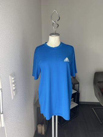 Blaues Adidas T-Shirt, Grösse M, neuwertig, Top Zustand