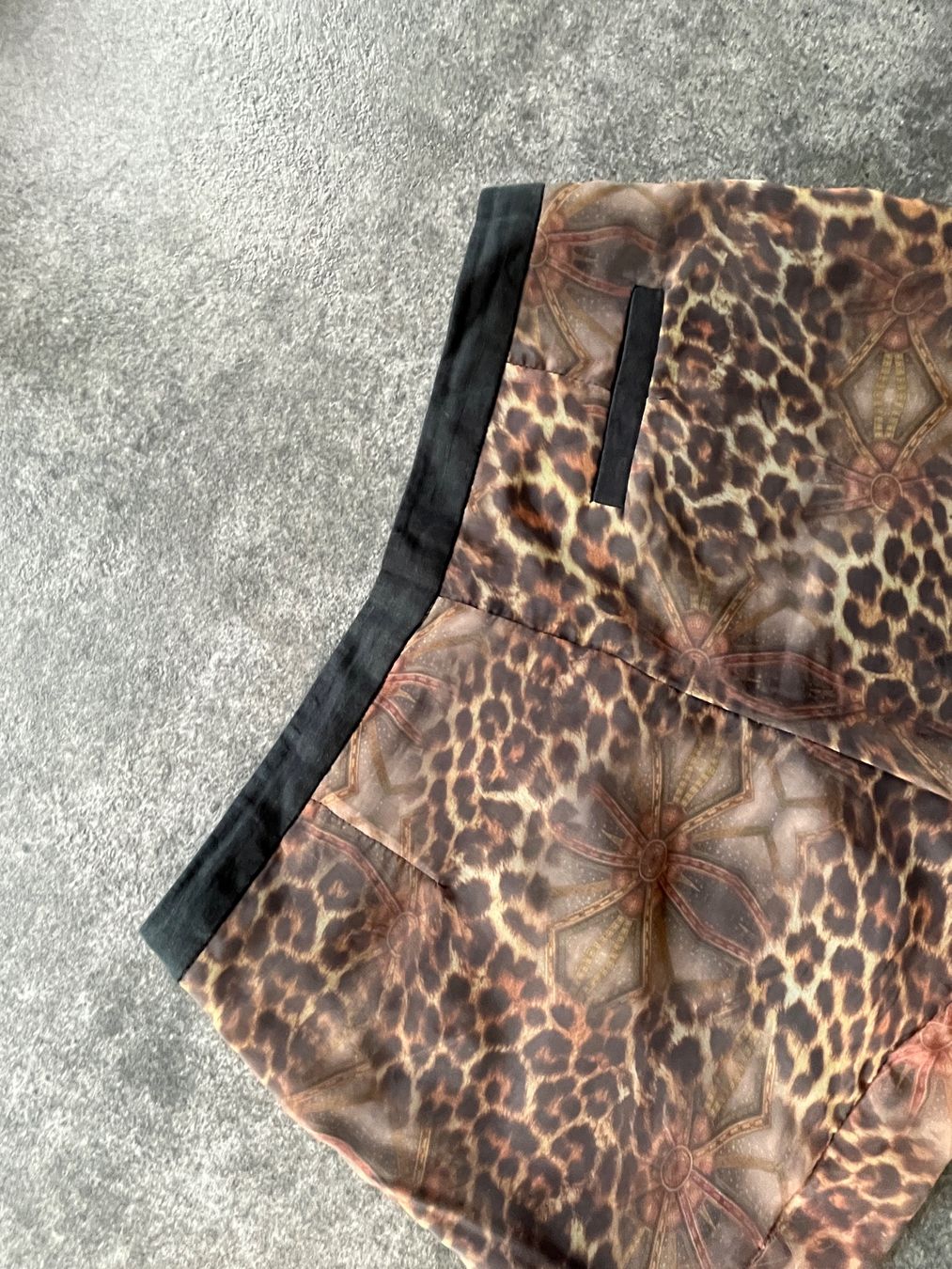 Pantaloni: HONG 3 Damen Shorts - Größe M – Usato da Kilchberg ZH venduto da Simlife 7
